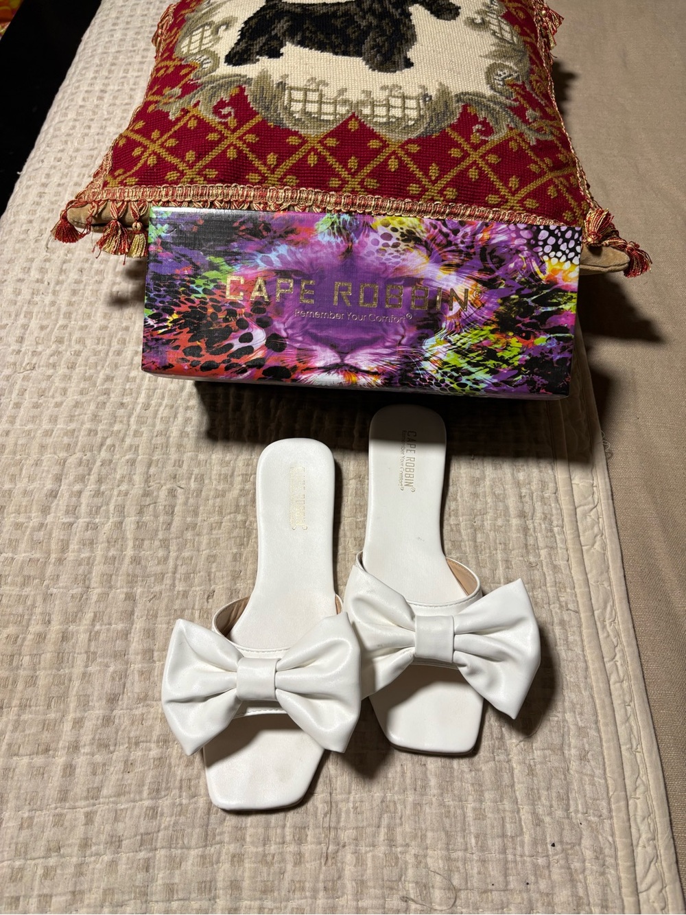 Cape Robbin White Bow Slide Mules